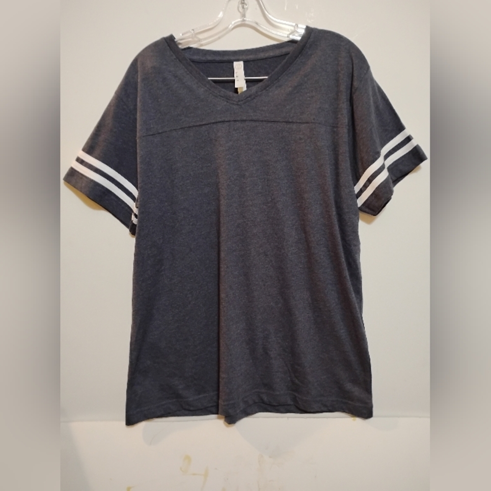 L.A.T LIVE AND TELL Apparel Gray V-Neck T-Shirt with White Stripes On Sleeves XL